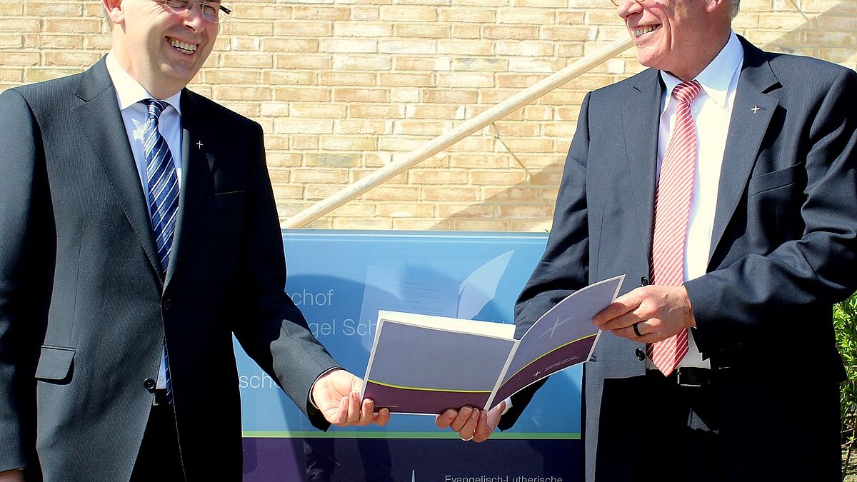 Bischof Gothart Magaard und Landesbischof Gerhard Ulrich 