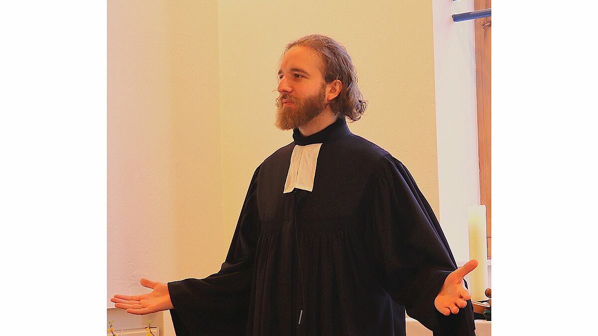 Friedemann Wienß bei einer Segnung. © Friedemann Wienß