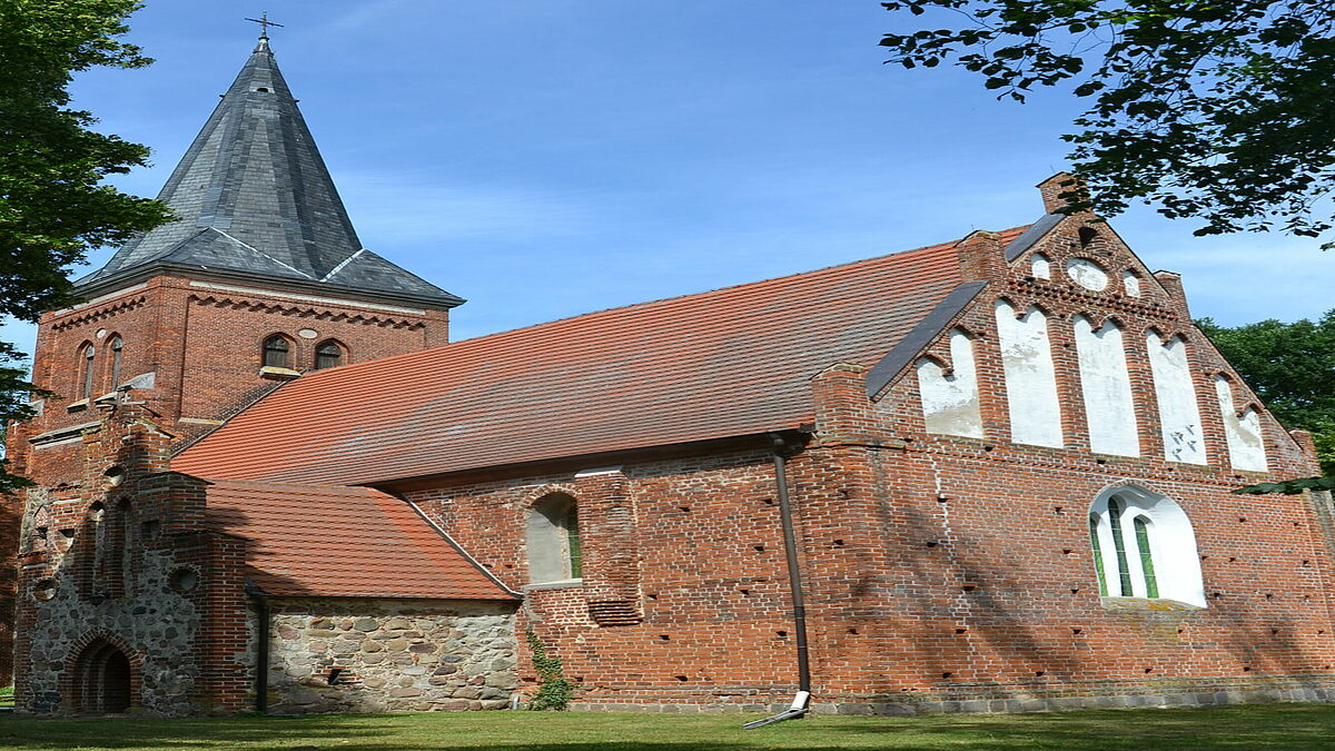 Die Dorfkirche von Bollewick in Mecklenburg