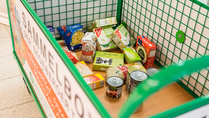 Lebensmittelspenden in der Sammelbox