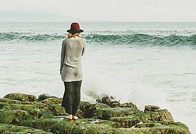Frau am Meer