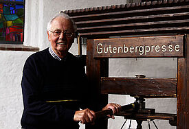 Rentner baut Gutenbergpresse (c) epd, Inke Raabe