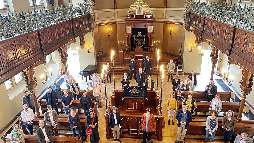 Die Pastorinnen und Pastoren des Lübecker Konvents durften am Tag vor der offiziellen Wiedereröffnung der Carlebach-Synagoge die sakralen Räume sehen.
