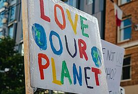 Love our Planet - Plakat auf Klimademo