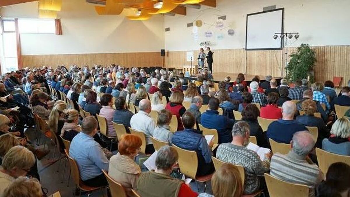 Rund 350 Kirchenälteste und Pastoren aus den 252 Gemeinden informierten sich auf der ersten KirchengemeinderatsMesse des Kirchenkreises Mecklenburg in Salem.