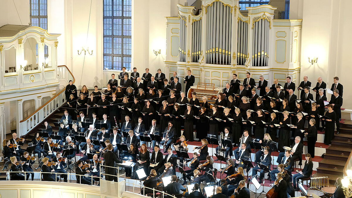Großer Auftritt: Der Chor St. Michaelis wird bei den Bachwochen erklingen und die Zuhörerinnen und Zuhörer auf eine musikalische Reise mitnehmen. 