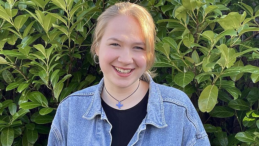Mia Erichsen nimmt 2023 zum ersten Mal am Kirchentag teil. Sie ist gespannt, welche Begegnungen sie dort machen wird. Mia Erichsen, Teilnehmerin Kirchentag