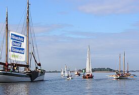 Zahlreiche Segelboote haben die Pilger bei der Überquerung der  Elbe begleitet.