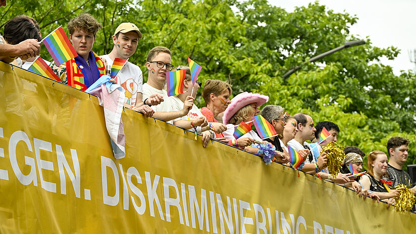 Blick auf Feiernde auf Kirchentruck 2025 Blick auf Feiernde auf Kirchentruck 2025