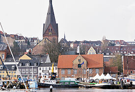 St. Marienkirche in Flensburg vom Ostufer gesehen