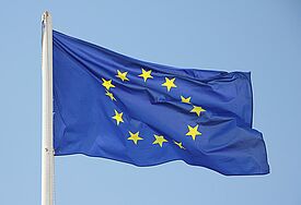 Im Wind wehende Europaflagge 