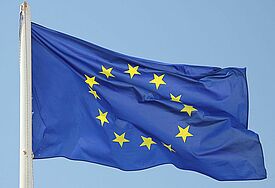 Im Wind wehende Europaflagge 