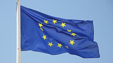 Im Wind wehende Europaflagge 