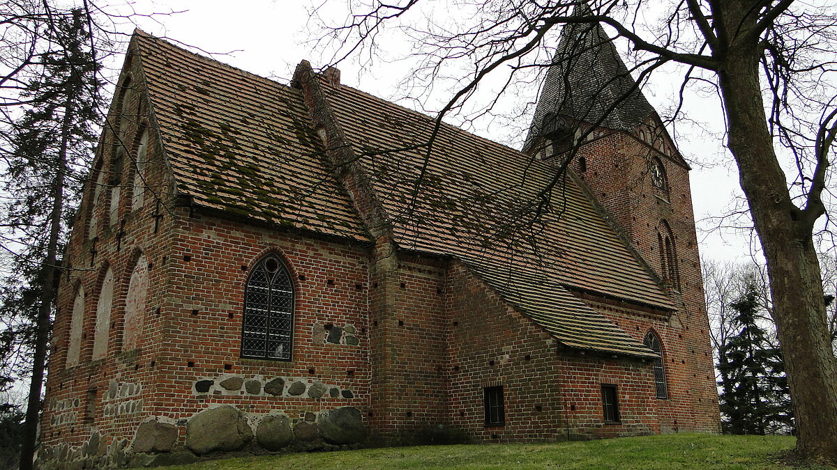 Die Kirche in Roggenstorf. Foto: Niteshift (talk), Wikimedia CC 3.0, https://commons.wikimedia.org/w/index.php?curid=18714290
