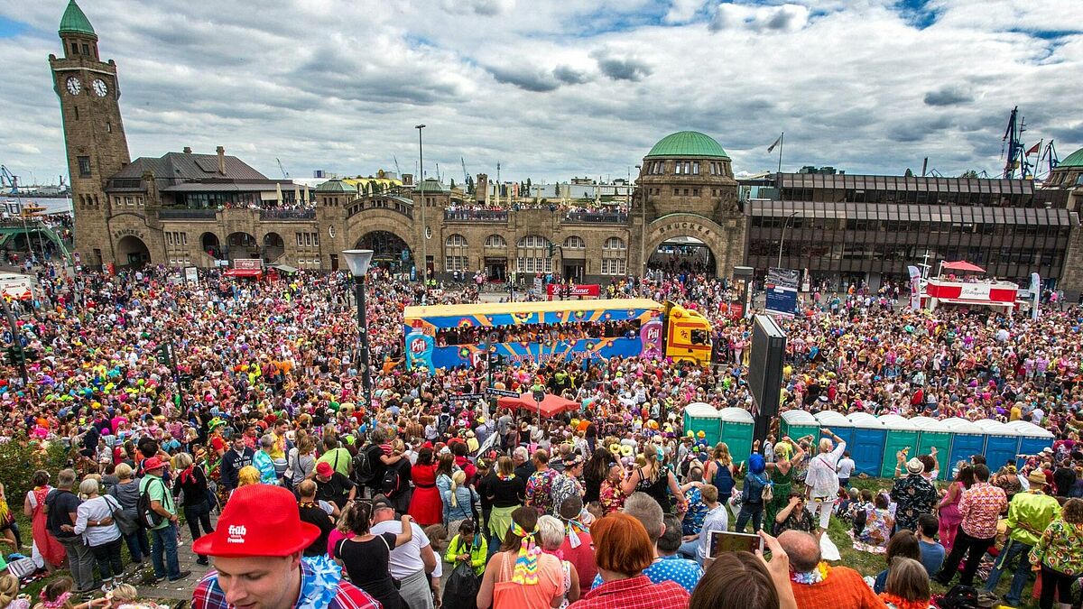 Zum Schlagermove in Hamburg kommen jedes Jahr mehr als 350.000 Menschen.