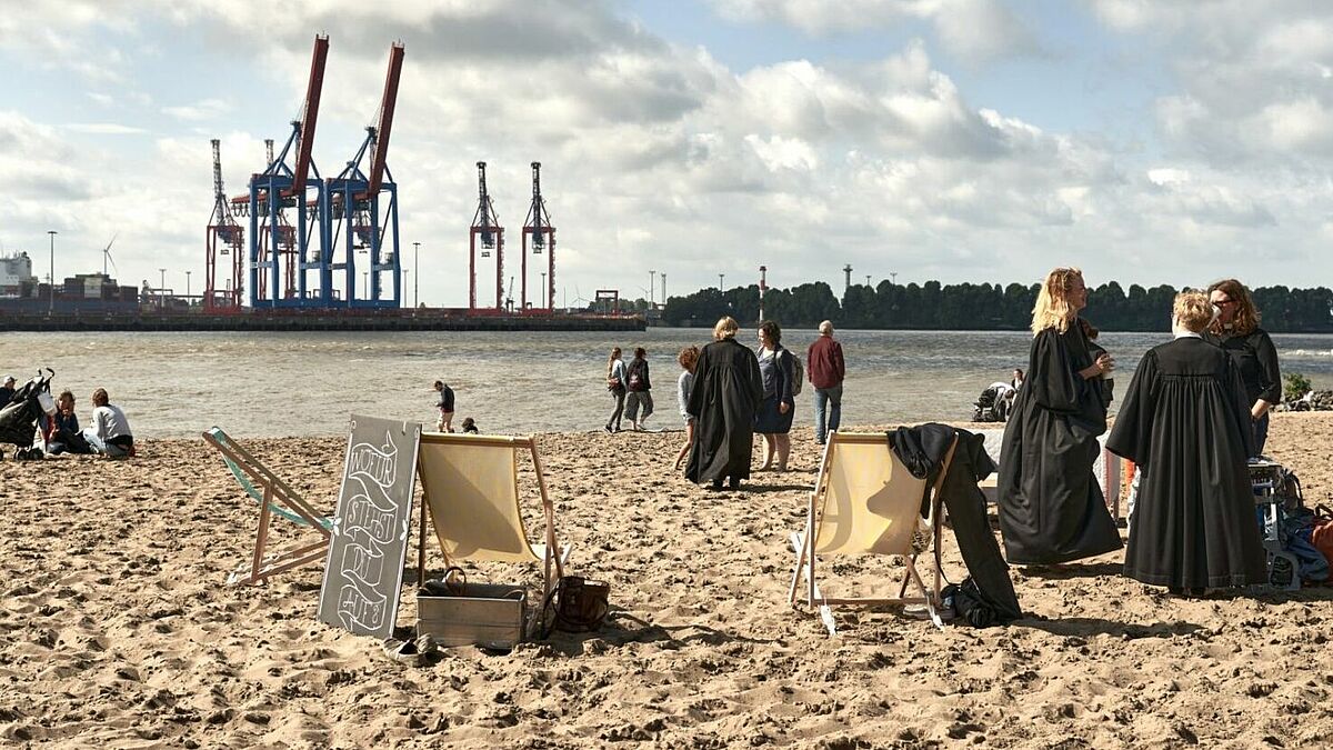 Die Pop Up Church war am Sonntag (23.08.2020) am Hamburger Elbstrand unterwegs.
