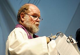 Der anglikanische Pater Michael Lapsley aus Kapstadt (Südafrika).