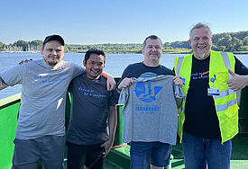 Seeleute bei der Seemannsmission Lübeck mit T-Shirts Seafarers-Day 2024
