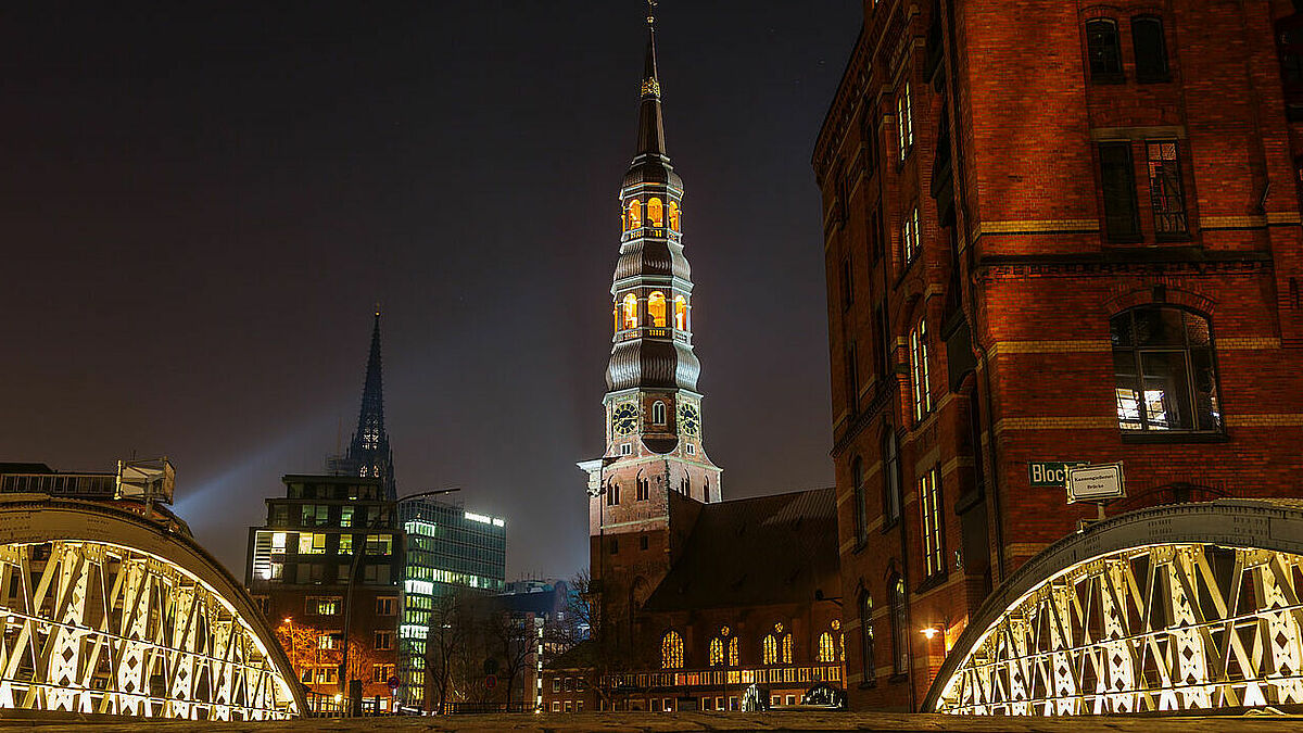 Die Hauptkirche St. Katharinen ist ein Ziel auf der Stadtwege-Tour zur Hamburger Nacht der Kirchen. In der Kirche wird am 18. September ein musikalisches Programm geboten.