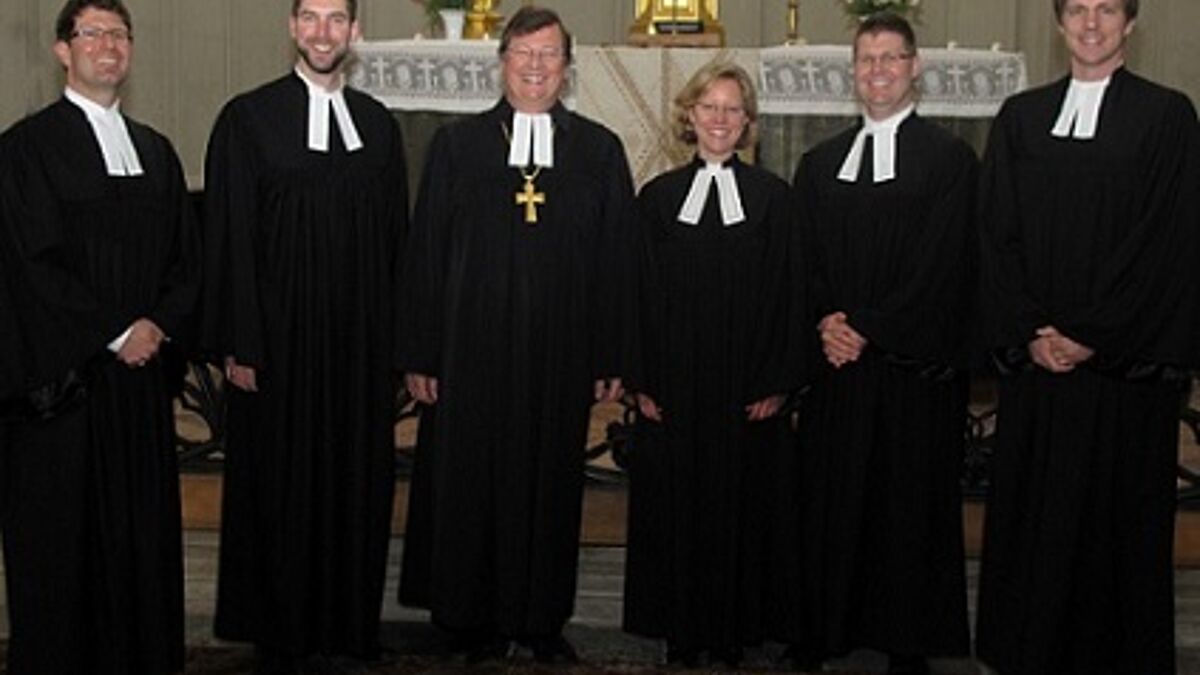 v.l. Christof Rau, Florian Niemöller, Bischof Dr. Hans-Jürgen Abromeit, Anna Marie Düring, Jens Haverland, Christian Bauer