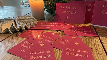 Aktion Du bist ein Geschenk Karten und Anhänger Aktion Du bist ein Geschenk Karten und Anhänger