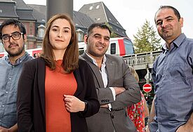 Das Team von "Amal, Hamburg!": Die Nachrichten richten sich an Flüchtlinge und Migrantinnen aus dem Iran, Afghanistan, Syrien oder Libyen, die jetzt in Hamburg leben. 
