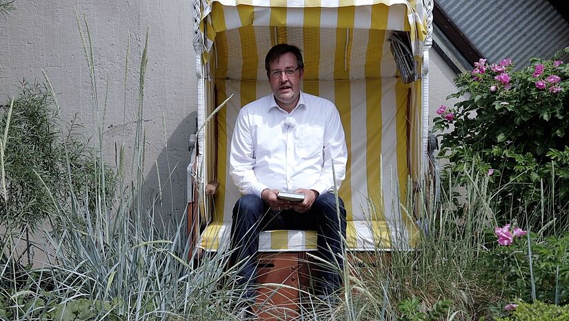 Pastor Knut Nippe bei den Dreharbeiten für das aktuelle Video. Pastor Knut Nippe bei den Dreharbeiten für das aktuelle Video.
