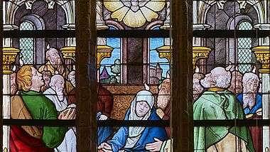 Das Pfingstfenster im Dom zu Schleswig