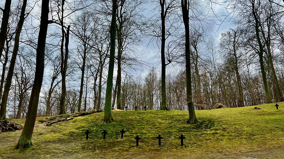 Die Kriegsgräber- und Gedenkstätte Golm auf der Insel Usedom nahe der Deutsch-Polnischen Grenze ist Ruhestätte von tausenden Toten des Zweiten Weltkrieges. 