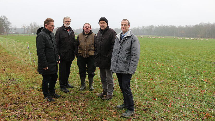 Bischof Magaard besucht Schäfer Johannsen in Klein Nordende