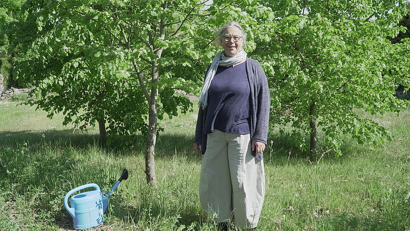 Irene de Boor mit den drei Linden der Kirchengemeinde Mühlen Eichsen-Vietlübbe. Irene de Boor mit den drei Linden der Kirchengemeinde Mühlen Eichsen-Vietlübbe.