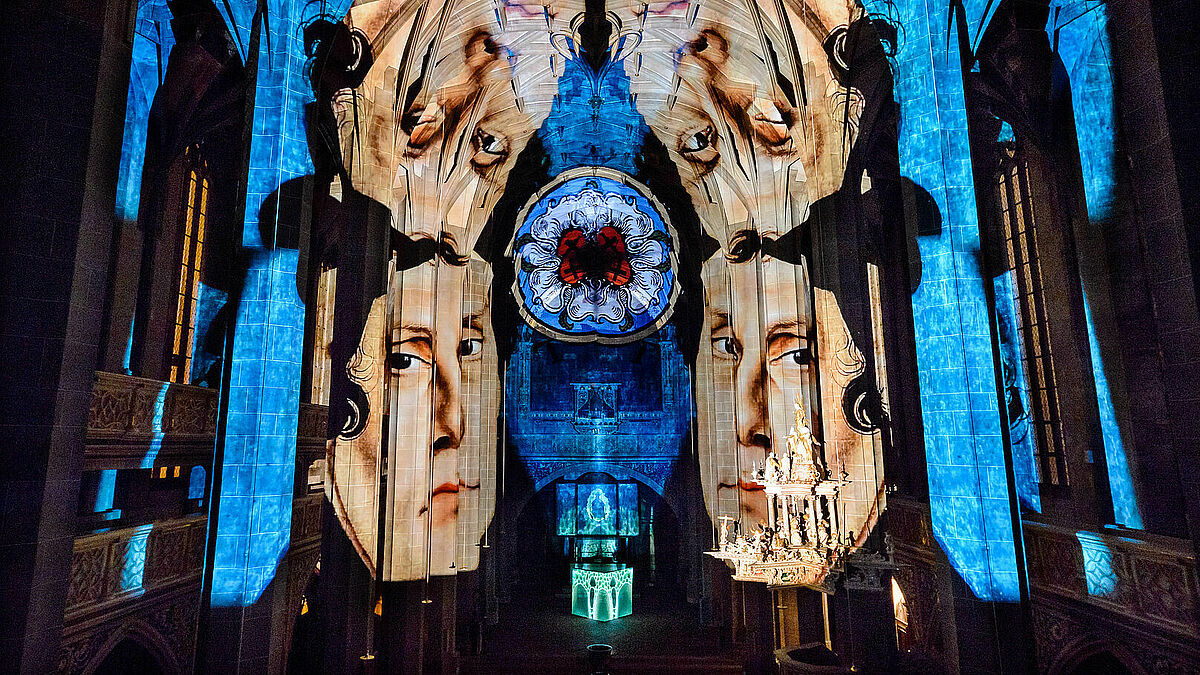 Lichtperformance des Künstlers Arno Bracke