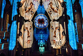 Lichtperformance des Künstlers Arno Bracke - Foto von Jens Schlüter, epd-bild