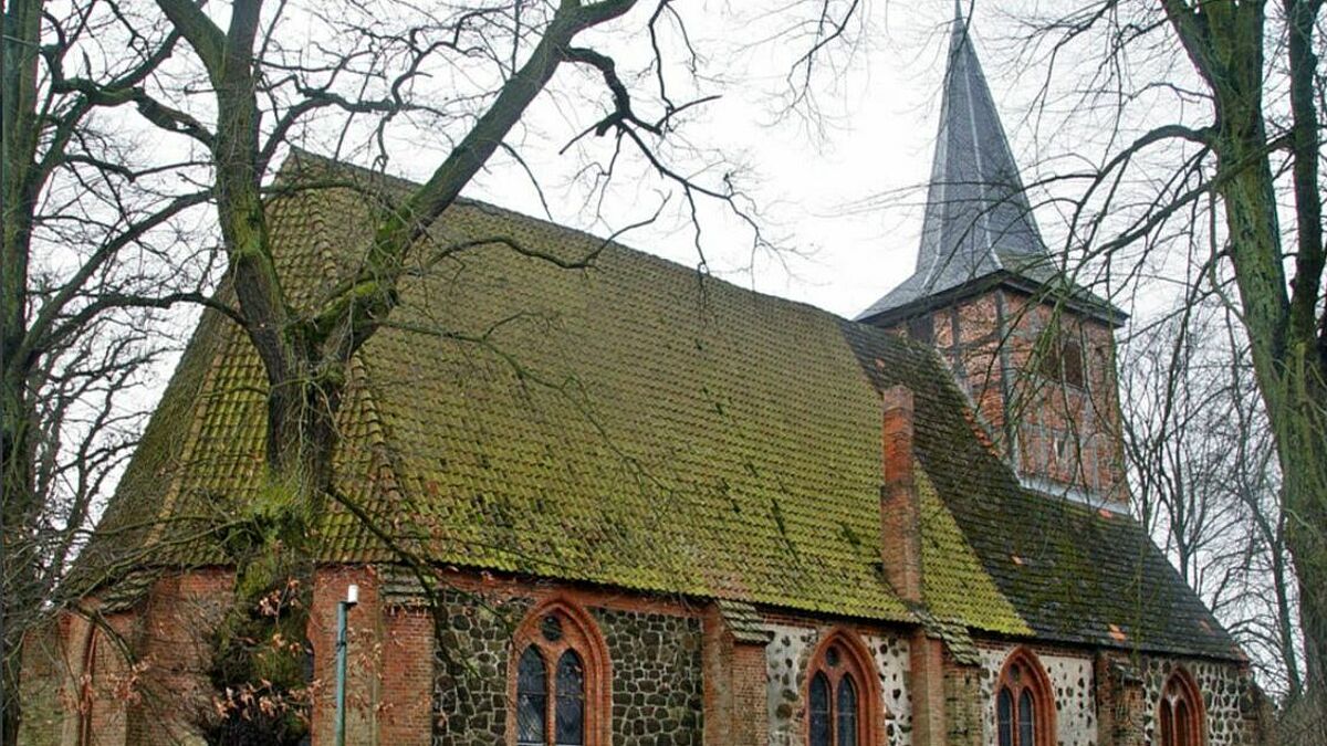 Die Dorfkirche in Warsow