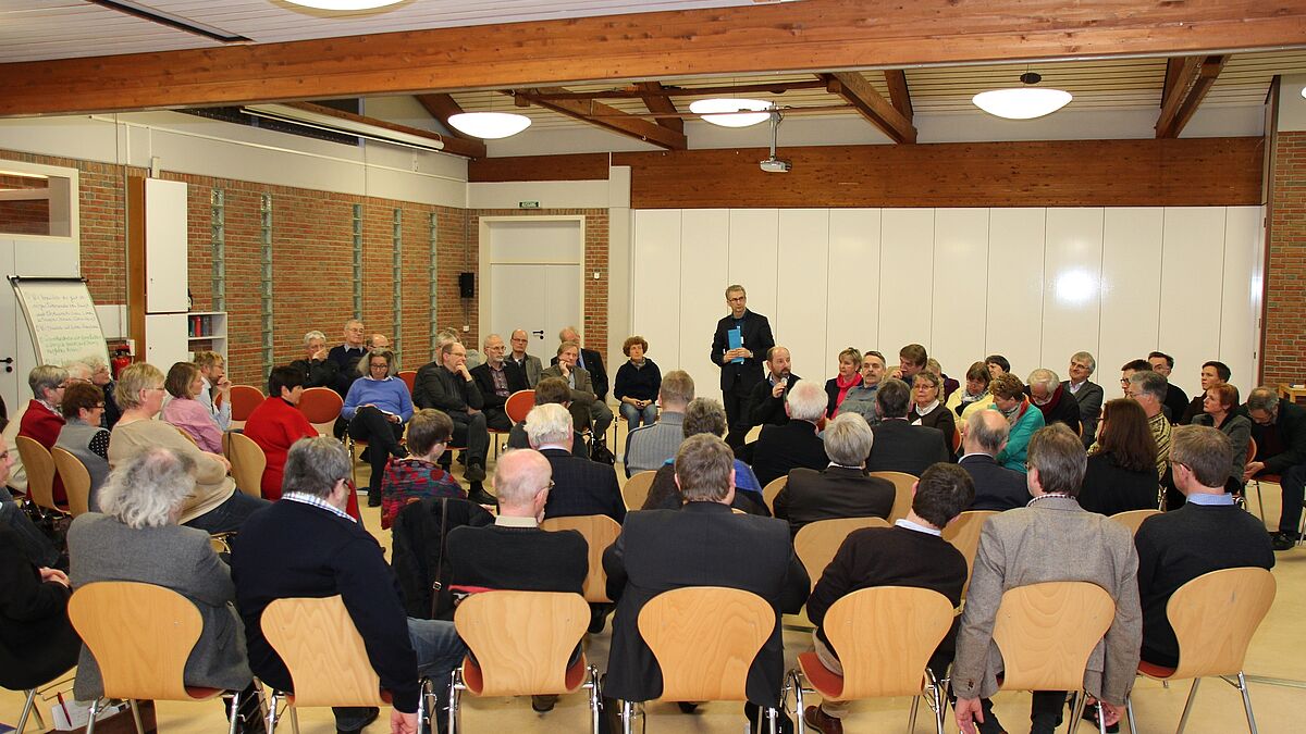 Im sogenannten "Spiegel-Plenum" debattierten die Teilnehmerinnen und Teilnehmer Thesen und Fragen zur Zukunft der Kirche im ländlichen Raum