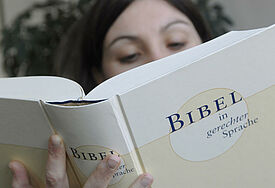 Die Bibel in gerechter Sprache wird 10 Jahre alt