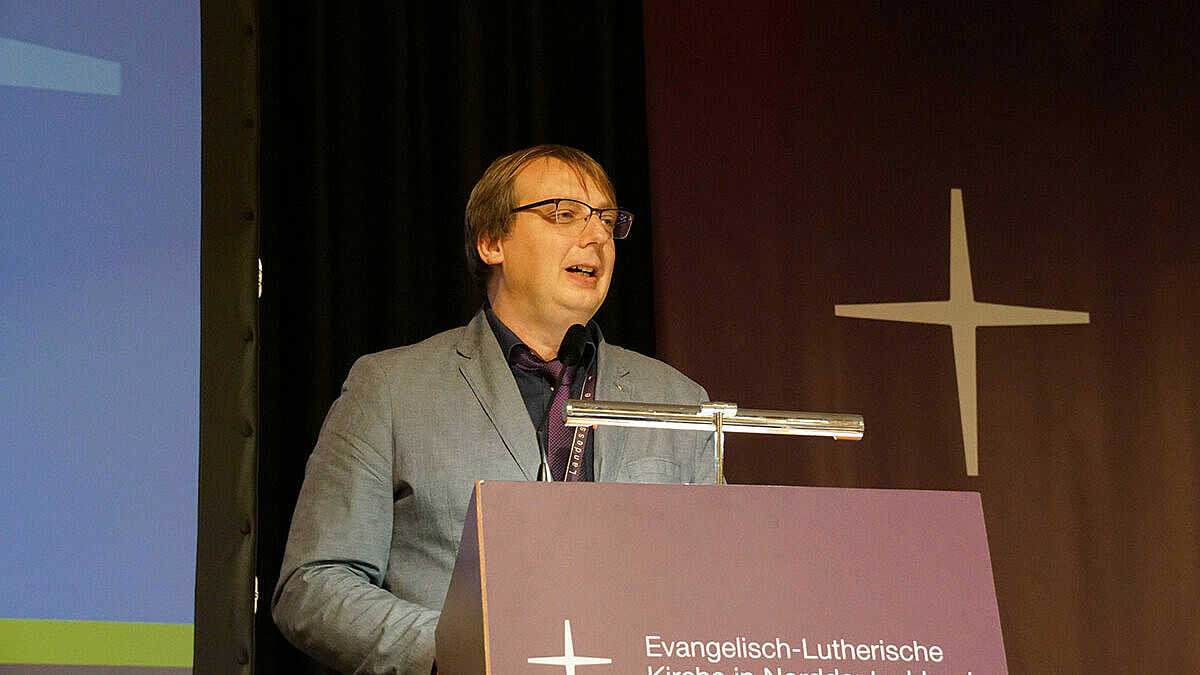 Propst Marcus Antonioli warb in seiner Einbringung vor den Landessynodalen dafür, der revidieren Perikopenordnung zuzustimmen