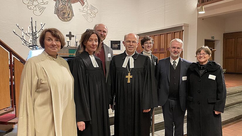 Vor dem diesjährigen Orthodoxie-Empfang der Nordkirche: Bischof Gothart Magaard mit dem Orthodoxieausschuss. Von links nach rechts: Marianna Nestoris, Annette Reimers-Avenarius, Andreas Müller, Bischof Magaard, Frank Lotichius, Hanna Lehming.