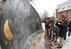 Dieses Denkmal ehrt den Dichter Matthias Claudius