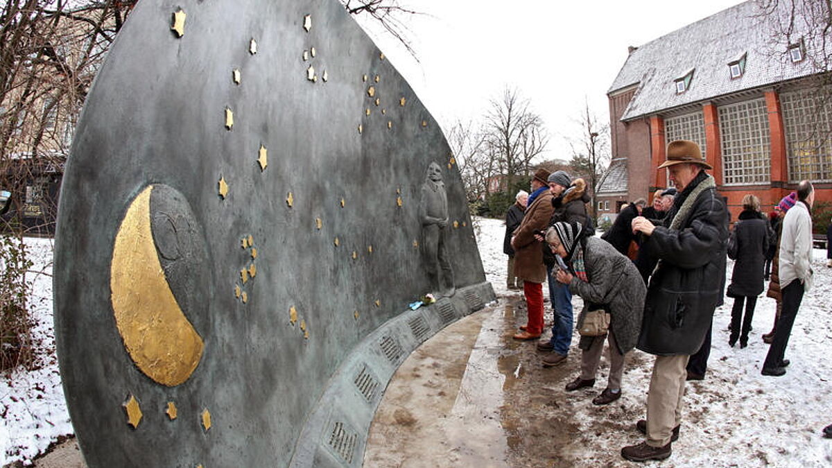 Dieses Denkmal ehrt den Dichter Matthias Claudius