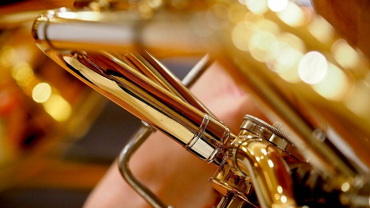 Festlich und ergreifend klingen die Posaunenchöre der Nordkirche. In diesem Jahr proben und spielen sie unter erschwerten Bedingungen. Als Dankeschön für ihren unermüdlichen Einsatz ist ihnen ein neues Lied gewidmet. 