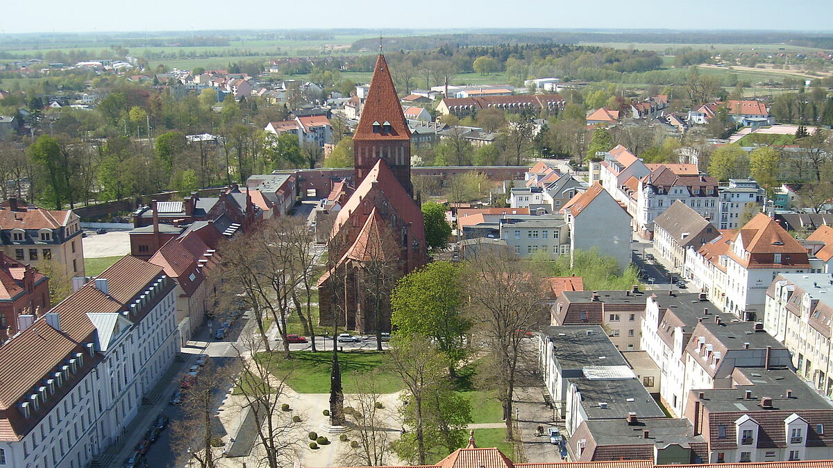 Blick auf St. Jacobi - auch "Kleiner Jakob" genannt - in Greifswald.