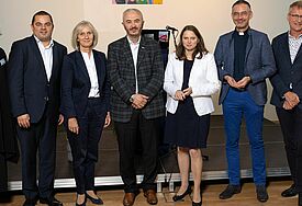 Pastorin Elisabeth Kühn, Ralf Neubauer, Pröpstin Dr. Ulrike Murmann, Imam Mehmet Karaoglu, Senatorin Dr. Melanie Leonhard; Generalvikar Sascha-Philipp Geißler SAC, Willi van Buggenum, Petra Thiel bei der Feierstunde zum 5. Geburtstag des IFZ. 