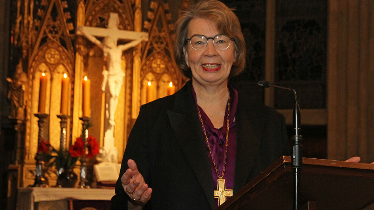 Für Landesbischöfin Kristina Kühnbaum-Schmidt lädt die Botschaft vom Christuskind, das jetzt in Gottes Namen unterwegs zu den Menschen ist, zu einem Perspektivwechsel ein. 