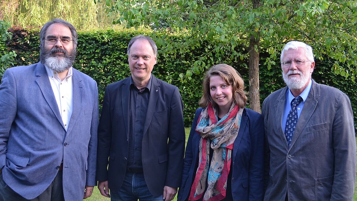 Der Konsul der Republik Ecuador, S.E. Jorge Jurado, Präses Dr. Andreas Tietze, Bente Petersen (Moderatorin) und Propst Matthias Petersen (v.l.)