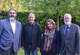Der Konsul der Republik Ecuador, S.E. Jorge Jurado, Präses Dr. Andreas Tietze, Bente Petersen (Moderatorin) und Propst Matthias Petersen (v.l.)