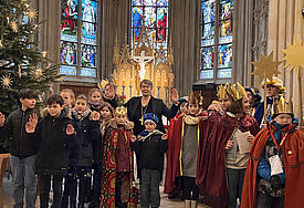 Sternsingerkinder aus verschiedenen Kirchengemeinden Mecklenburg-Vorpommerns und der Schweriner Montessori-Schule wurden von der Landesbischöfin der Nordkirche Kristina Kühnbaum-Schmidt an Epiphanias in der Schweriner Schlosskirche im Rahmen einer ökumenischen Andacht gesegnet.