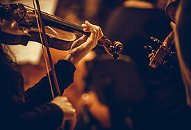 Violine mit Musikerhand