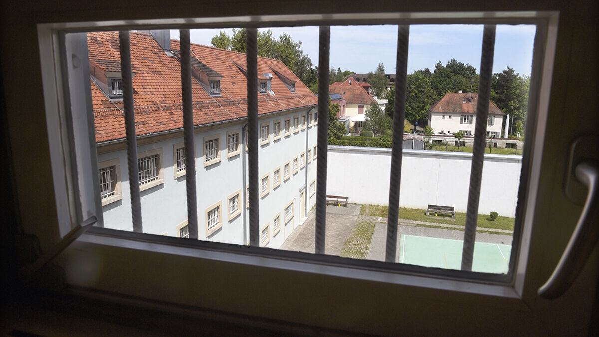 Arbeiten hinter Gittern: Immer wenige junge Menschen wollen Justizvollzugsbeamter werden (Symbolfoto)