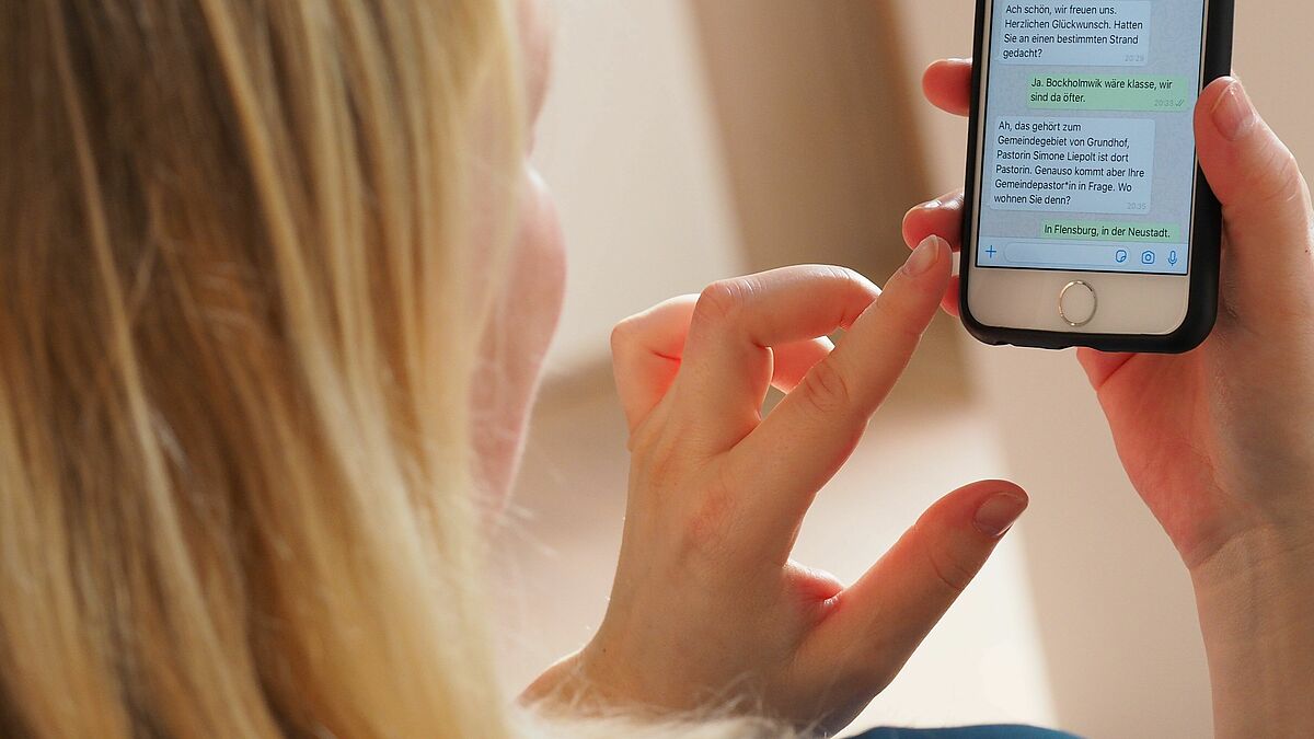 Ist eine Taufe am Strand möglich? Wer das wissen will, kann nun einfach den Kirchenkreis Schleswig-Flensburg per WhatsApp kontaktieren. 